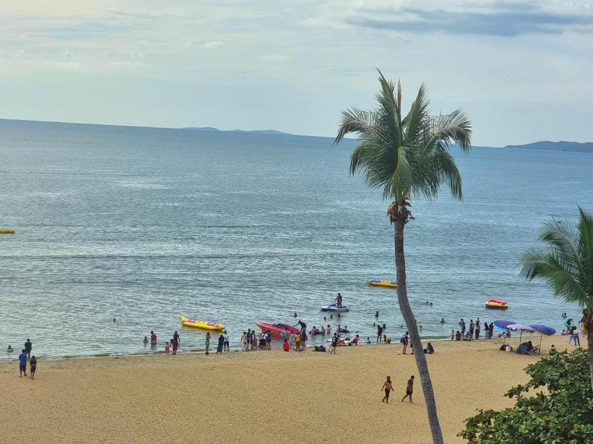Happy Jomtien - Beachfront Praia de Jomtien Exterior foto