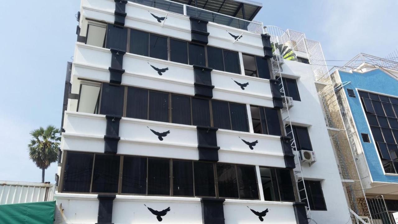 Happy Jomtien - Beachfront Praia de Jomtien Exterior foto