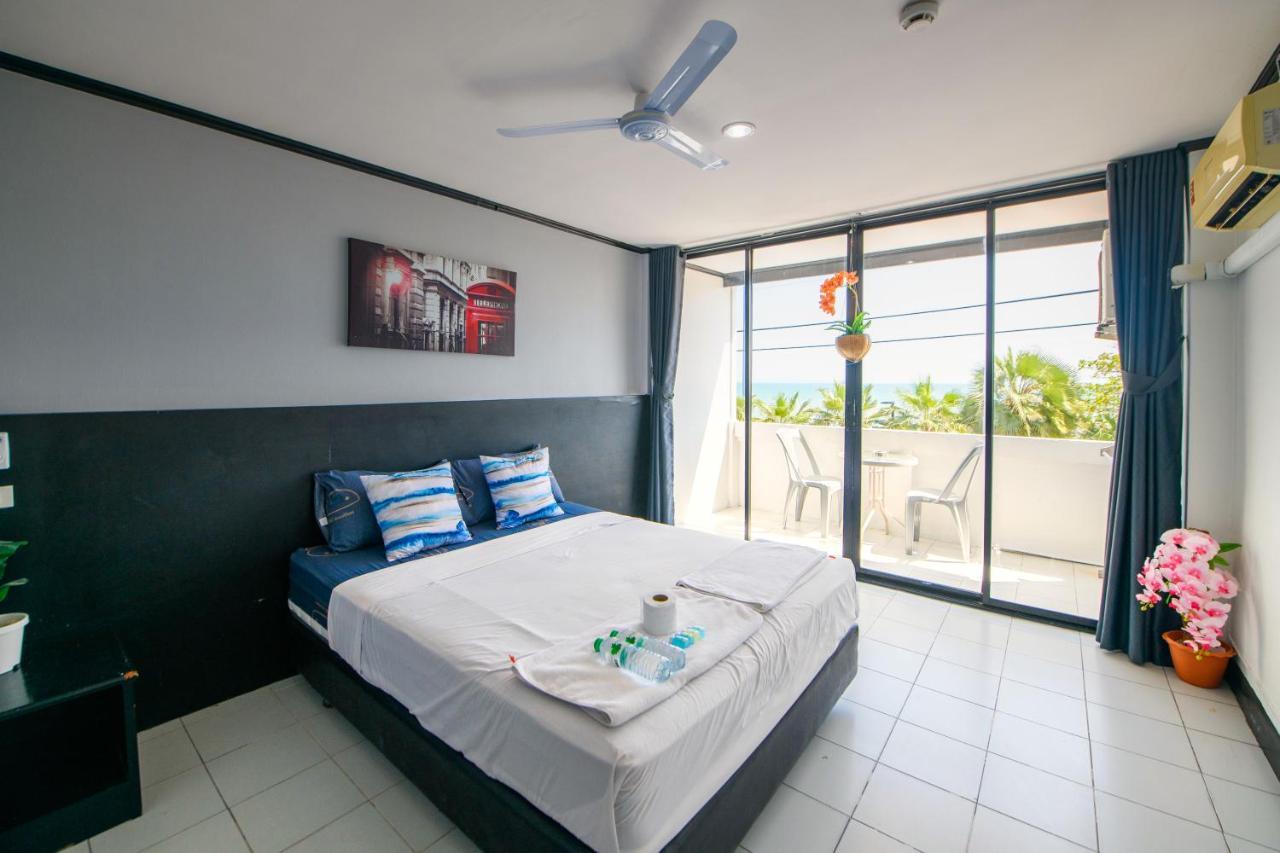 Happy Jomtien - Beachfront Praia de Jomtien Exterior foto