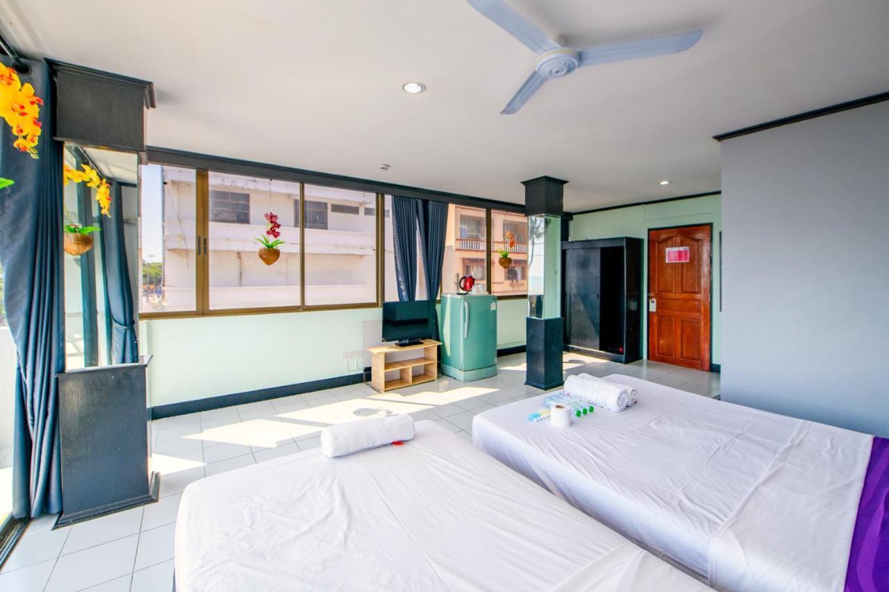 Happy Jomtien - Beachfront Praia de Jomtien Exterior foto